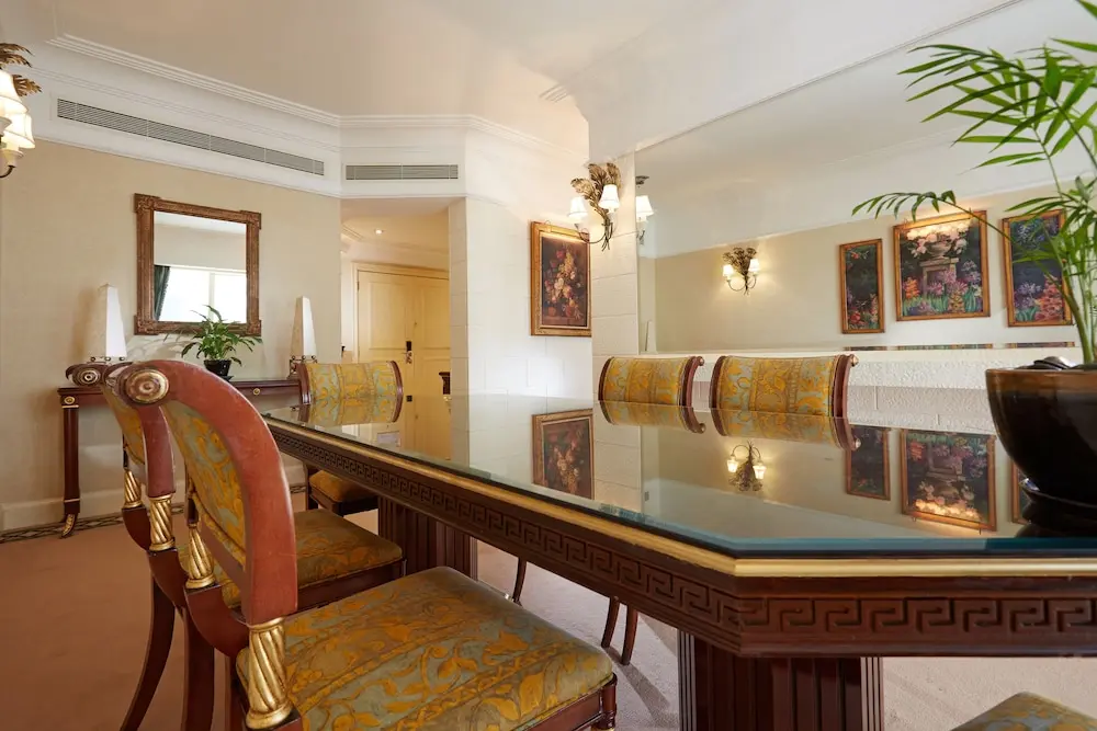 Millennium Plaza Downtown Hotel, In-room dining