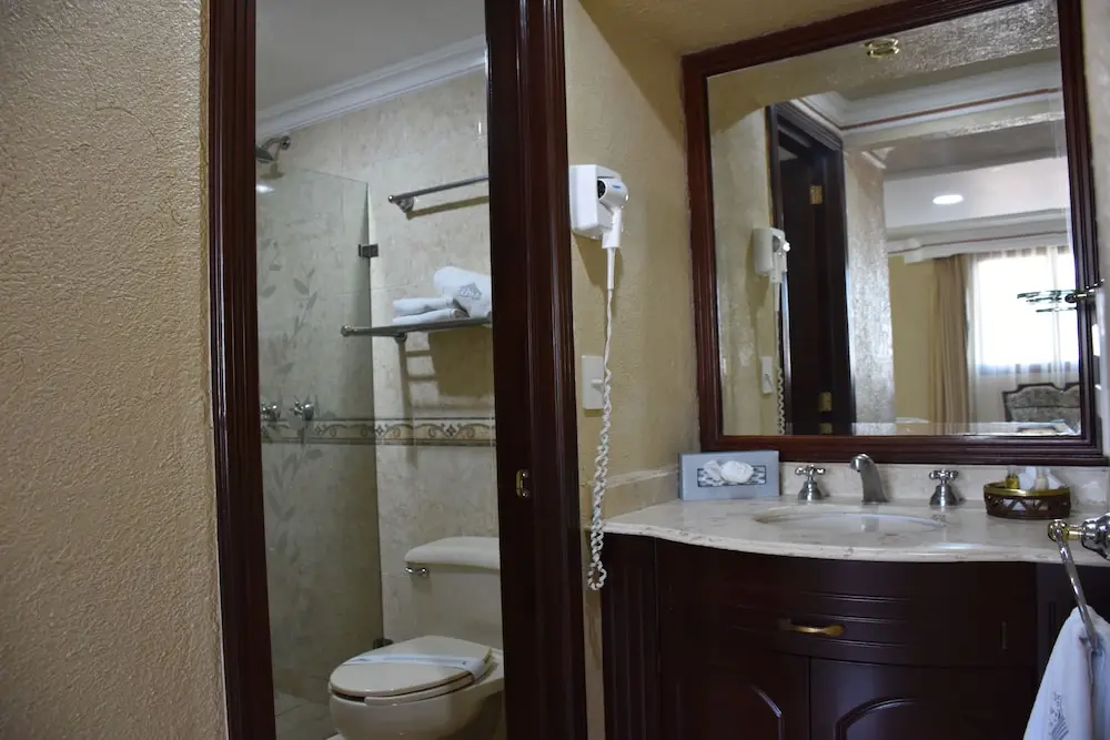 *Hotel Casino Plaza, Bathroom sink