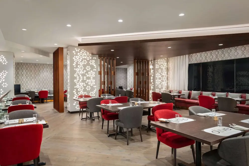 Ramada Encore by Wyndham Muscat Al-Ghubra, Restaurant