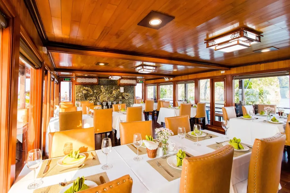 Victory Cruise 4*, Restaurant