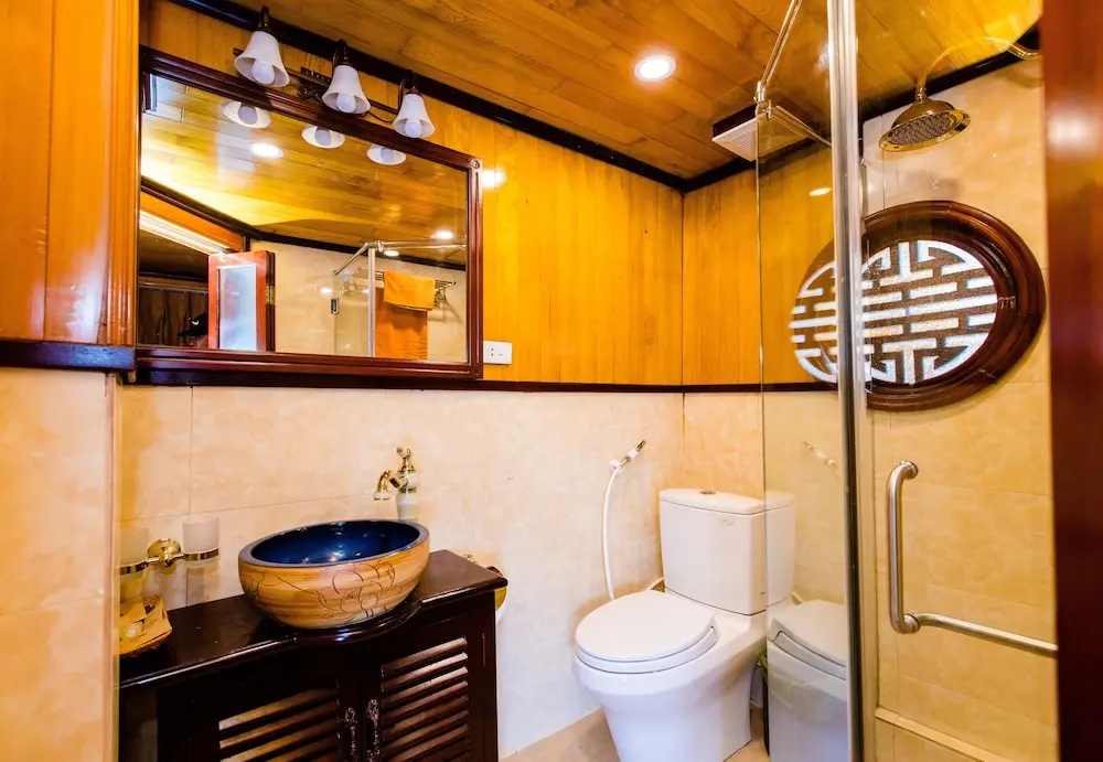 Victory Cruise 4*, Bathroom