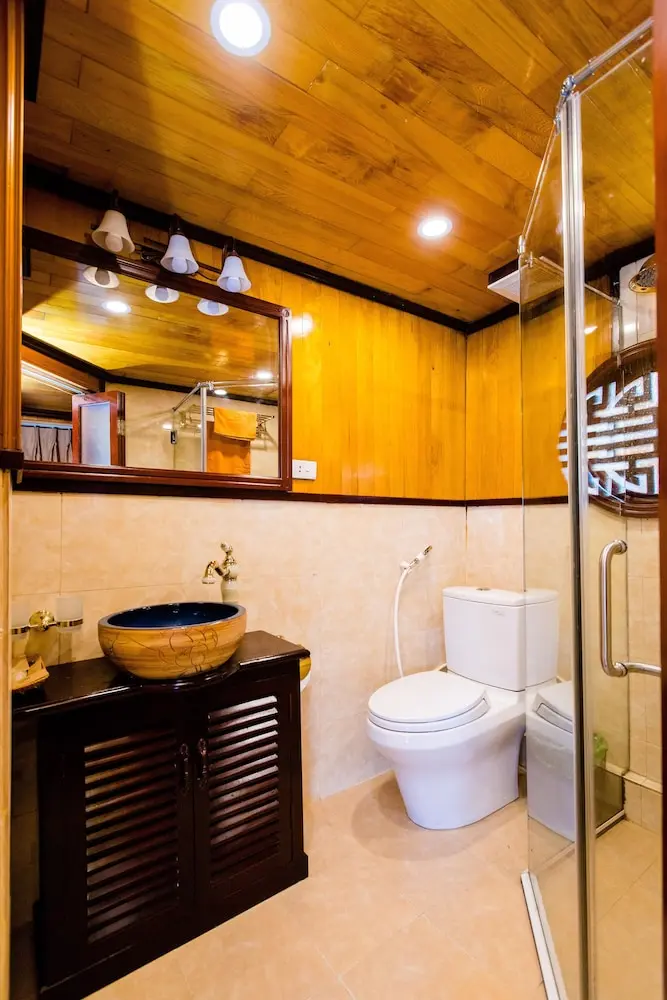 Victory Cruise 4*, Bathroom