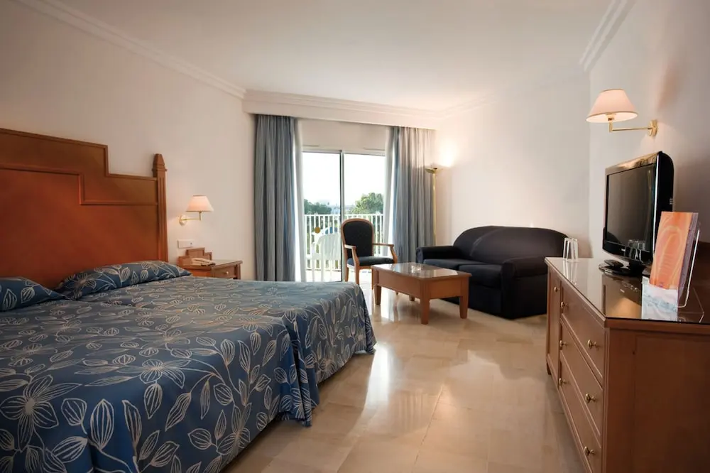 Marco Polo, Room