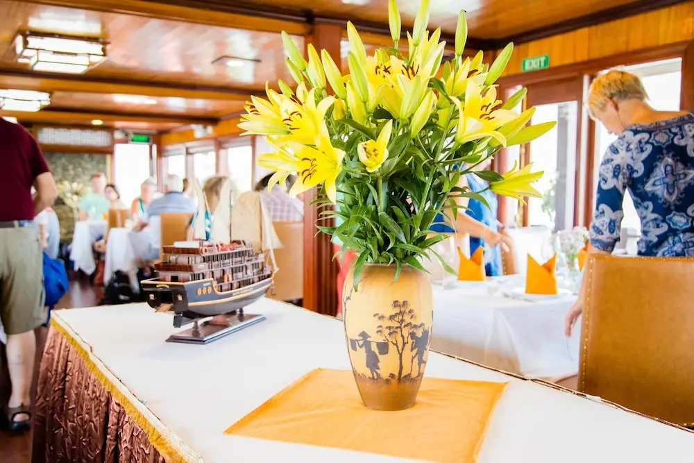 Victory Cruise 4*, Restaurant