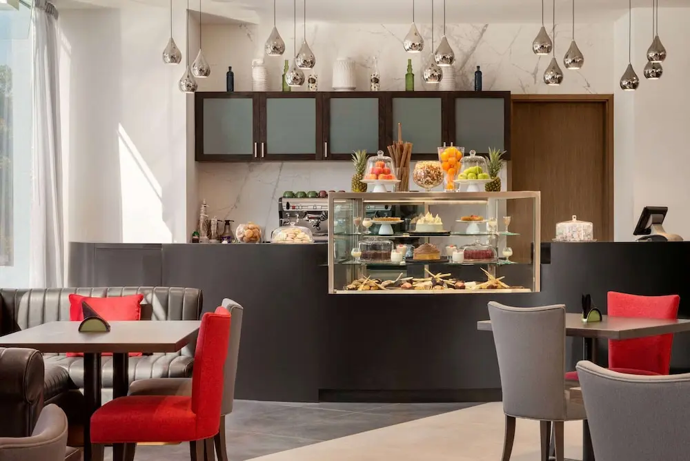 Ramada Encore by Wyndham Muscat Al-Ghubra, Cafe