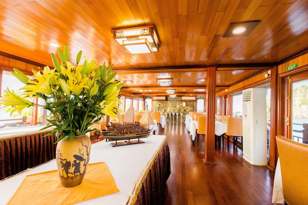 Victory Cruise 4*, Restaurant