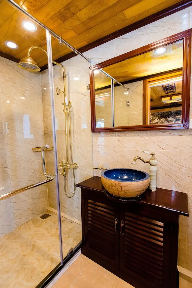 Victory Cruise 4*, Bathroom