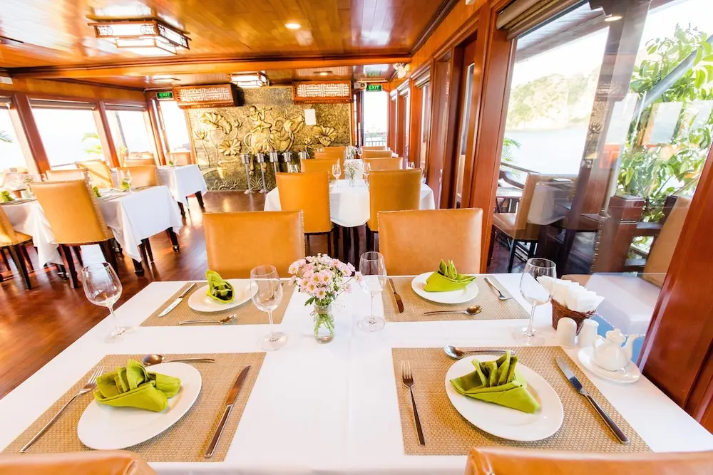Victory Cruise 4*, Restaurant