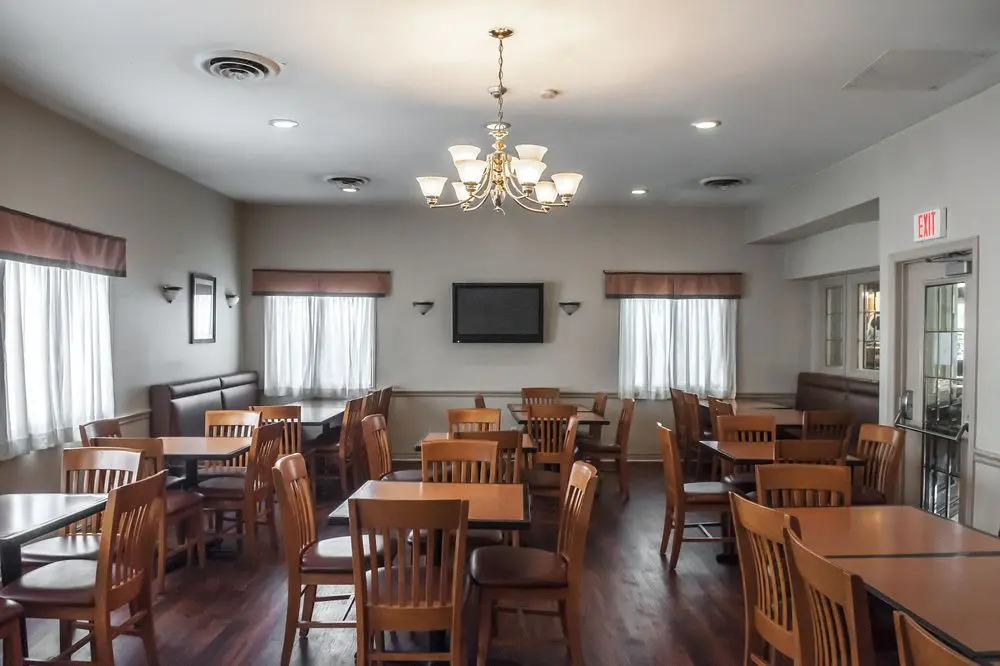 QUALITY INN AIRPORT WEST 3*, 