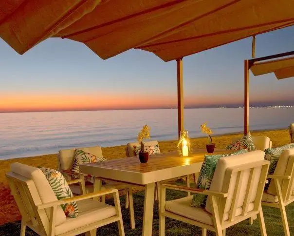Waves Hotel, 
