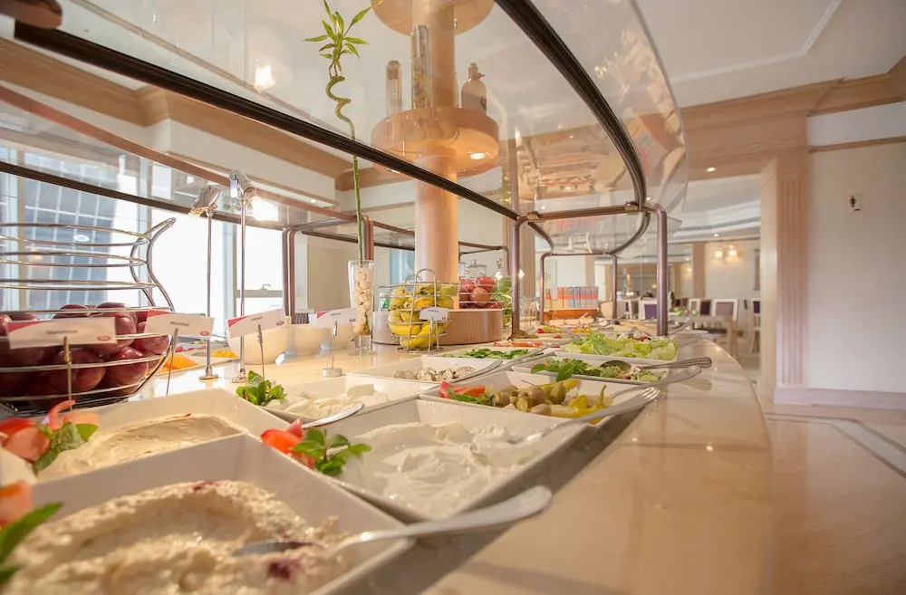 Millennium Plaza Downtown Hotel, Breakfast buffet
