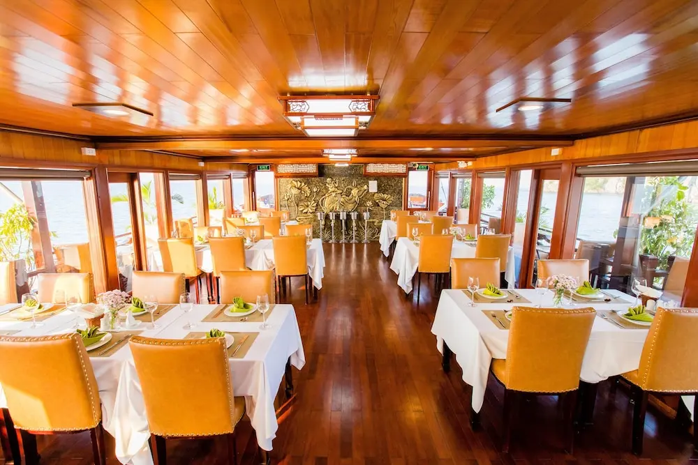 Victory Cruise 4*, Restaurant