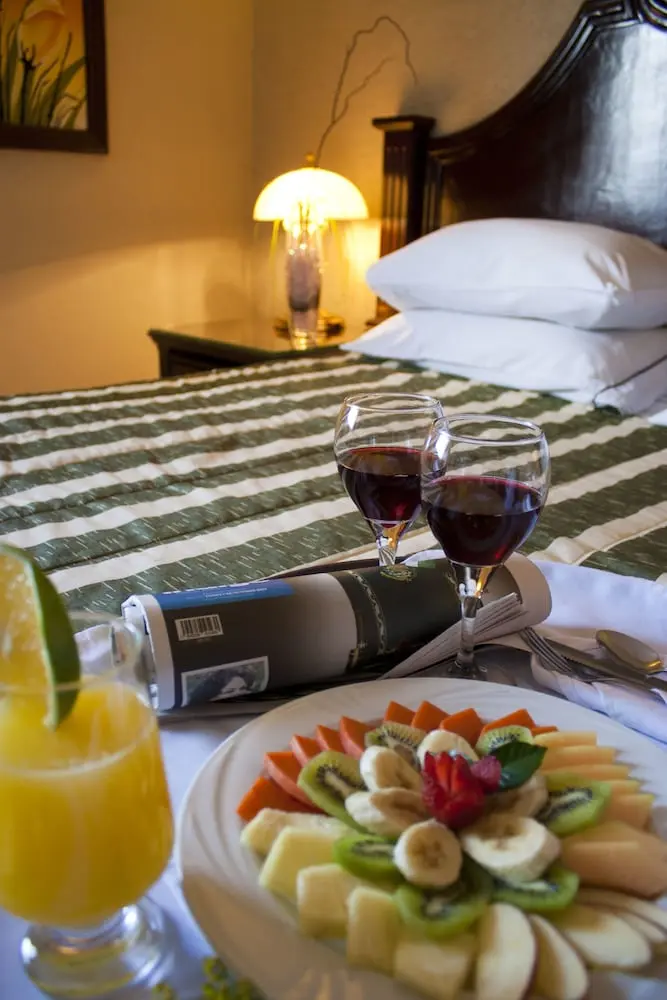 *Hotel Casino Plaza, Room service - dining