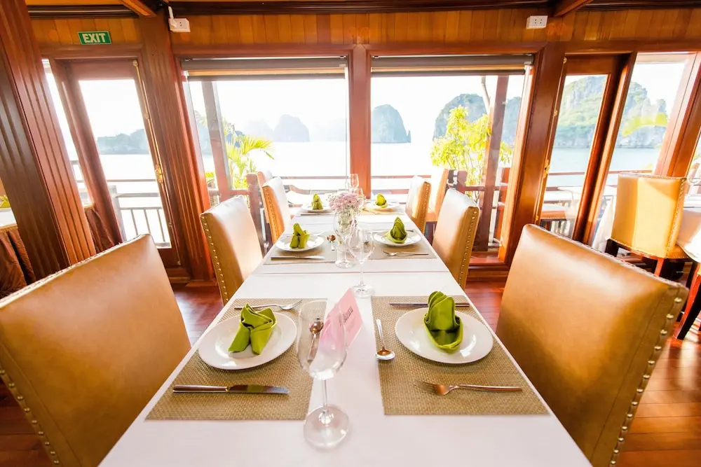 Victory Cruise 4*, Restaurant