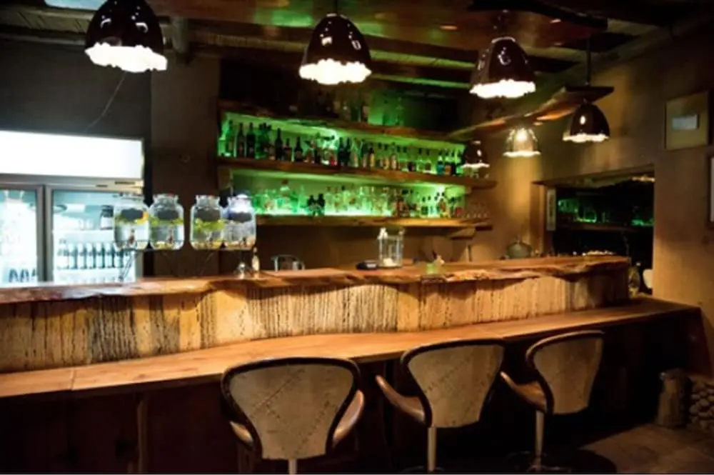 Don Raúl, Bar