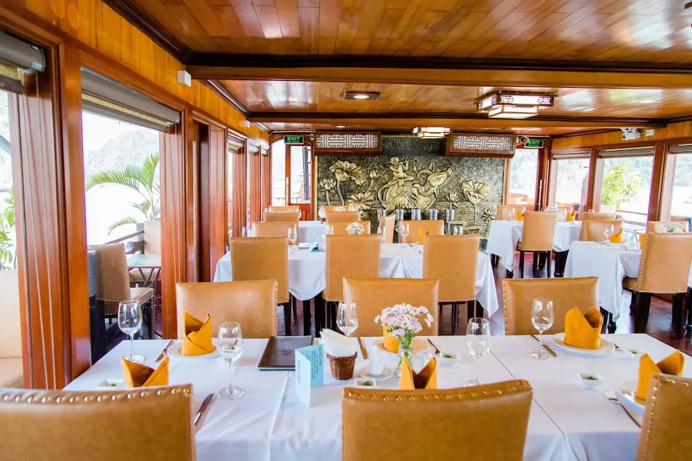 Victory Cruise 4*, Restaurant