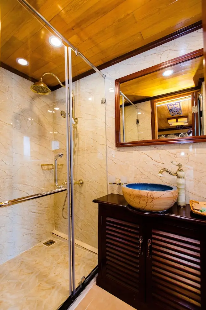 Victory Cruise 4*, Bathroom