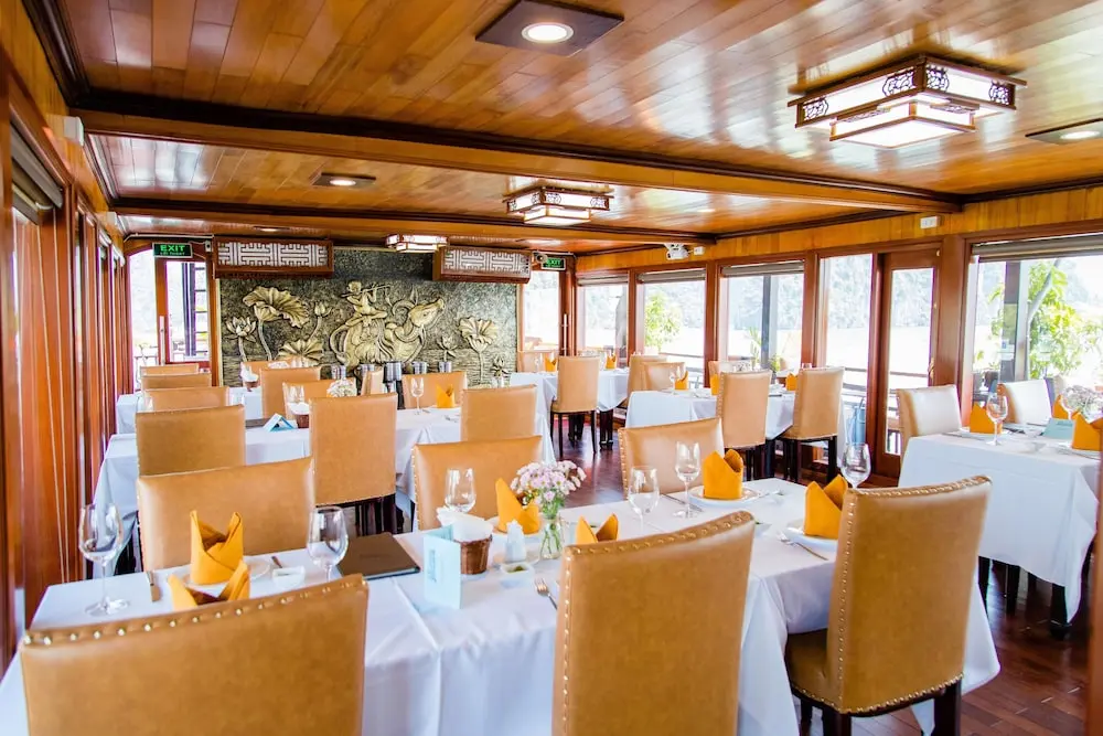 Victory Cruise 4*, Restaurant