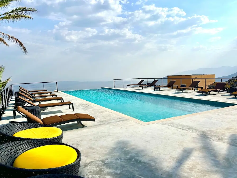 The View, Infinity pool