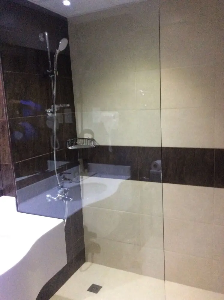 Best Western Sur, Bathroom shower