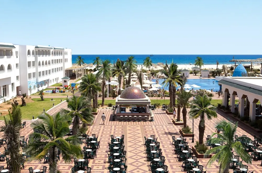 Marco Polo, Property grounds