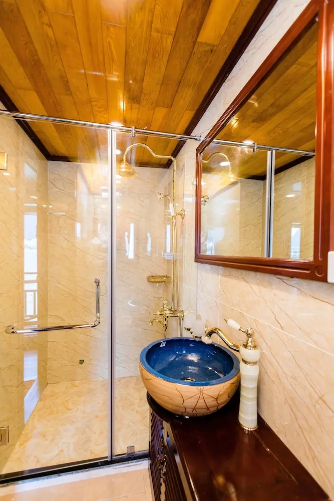 Victory Cruise 4*, Bathroom