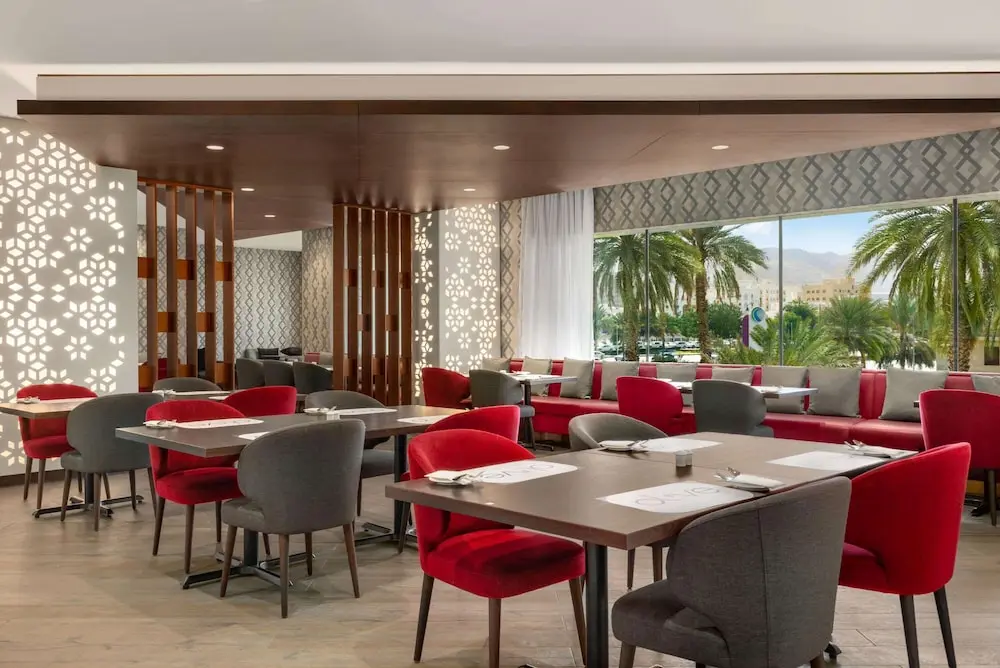 Ramada Encore by Wyndham Muscat Al-Ghubra, Restaurant