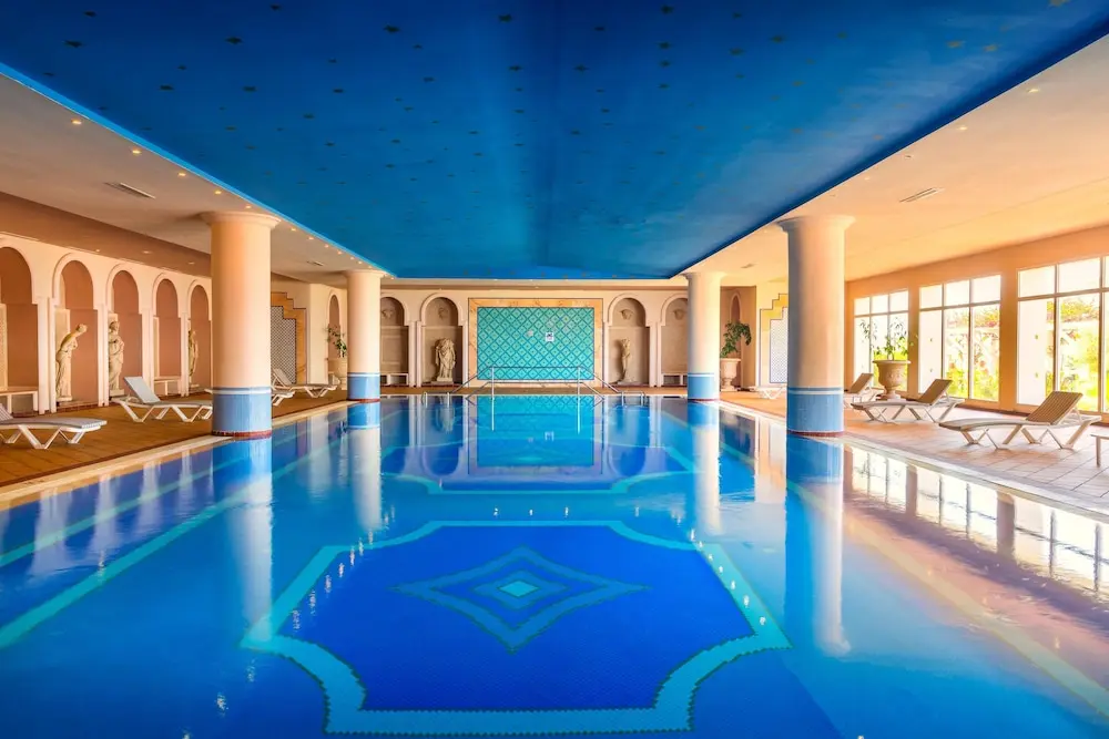 Marco Polo, Indoor pool