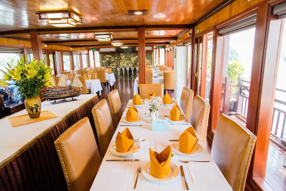 Victory Cruise 4*, Restaurant