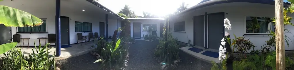 Island Hopper Hotel, Exterior