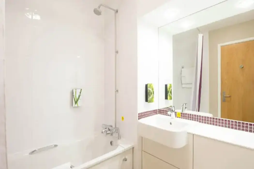 Premier Inn Farnborough West (Southwood), 