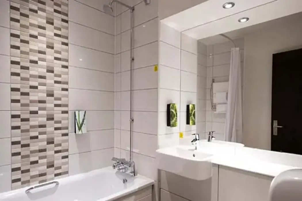 Premier Inn Farnborough West (Southwood), 