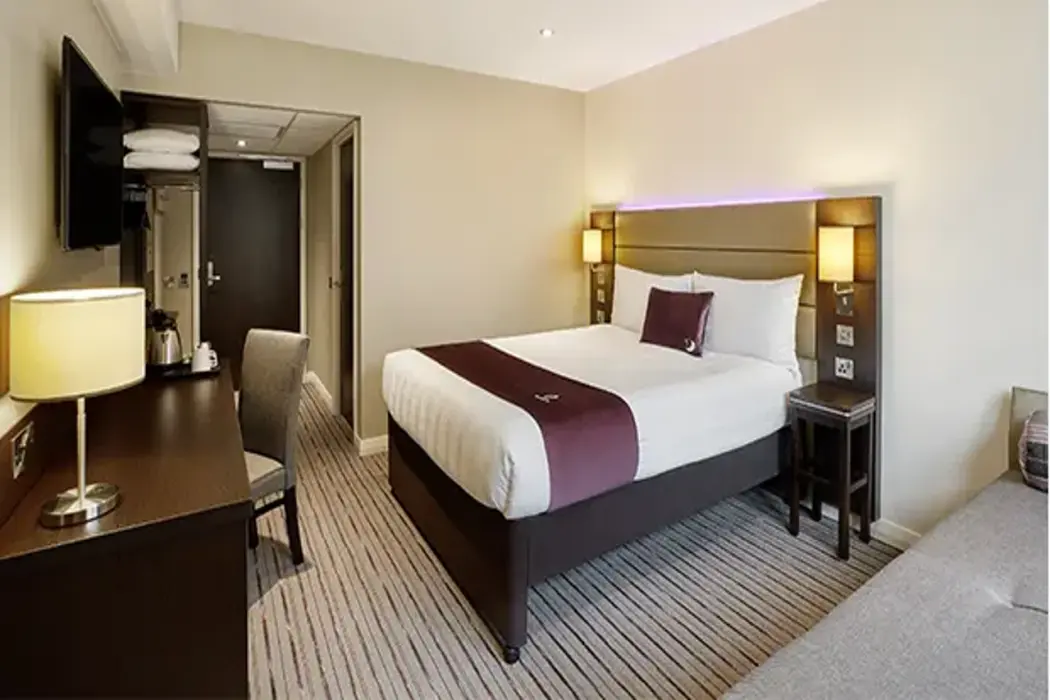 Premier Inn Farnborough West (Southwood), 
