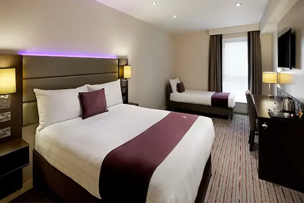 Premier Inn Farnborough West (Southwood), 
