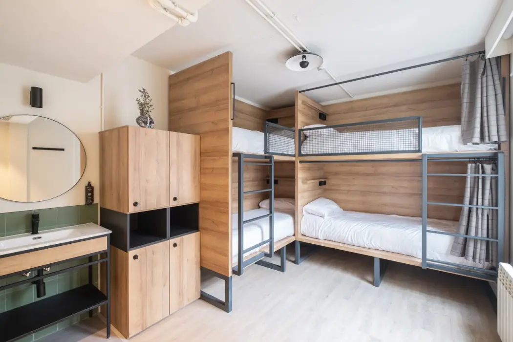 LATROUPE Grand Place Hostel, 
