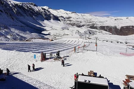 Excursão de Dia Inteiro ao Vale Nevado & Farellones em Grupo Pequeno com Pick - up