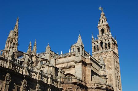 Visita Guiada al Completo por Sevilla con Entradas a la Catedral, la Giralda y el Real Alcázar