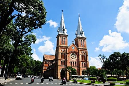 Half-Day Ho Chi Minh City Tour with Pickup in a Small Group