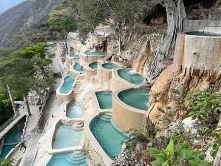 Experiencia Natural en Las Pozas Azules de Las Grutas de Tolantongo