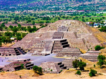 Tour to Sanctuary of Guadalupe and Pyramids of Teotihuacan with Pick-up