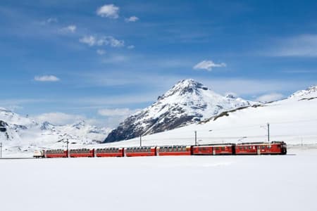 Gita di un Giorno alle Alpi svizzere, al Bernina e a St. Moritz dalla Stazione Centrale