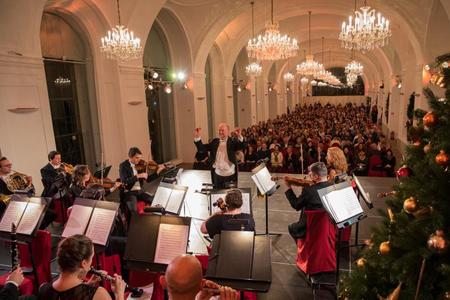 Christmas Market & Evening Concert in Schoenbrunn