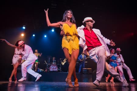 Show Carnaval Tropical de Ginga con Pick-up Opcional