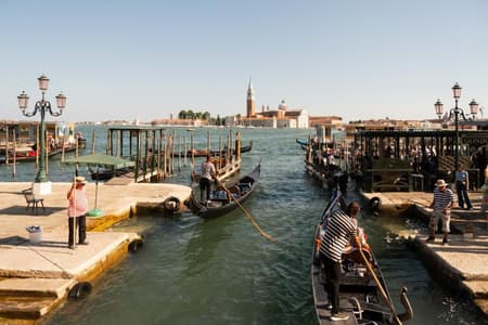 Paseo en Góndola por los Canales de Venecia