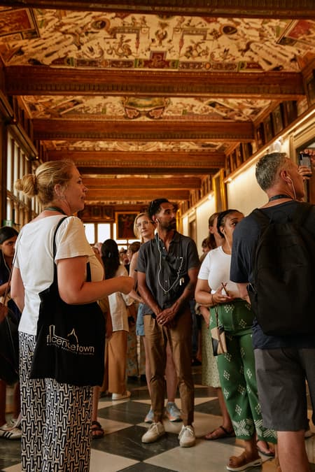 Uffizi Gallery Tour with a Masterclass by an Art Expert in Small Group