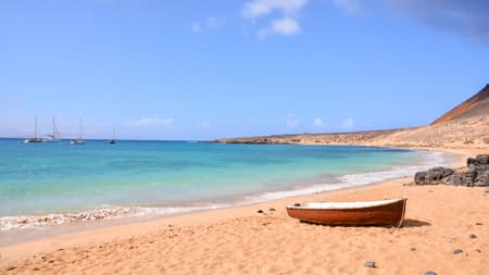 Excursion to La Graciosa by boat with unlimited drinks from Playa Blanca