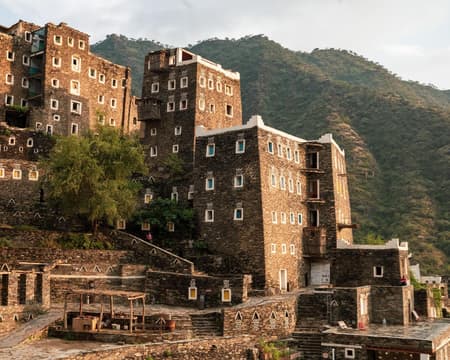 Full Day Historical & Rijal Almaa Tour
