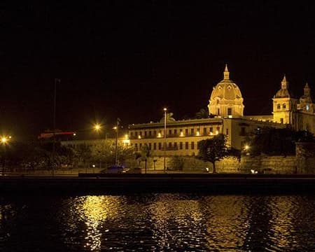 WHITE NIGHT BY THE BAY OF CARTAGENA - BARCO BEQUIA - REGULAR