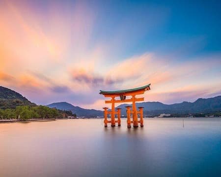 Ganztägige Hiroshima- und Miyajima-Tour mit englischsprachigem Guide (privat)