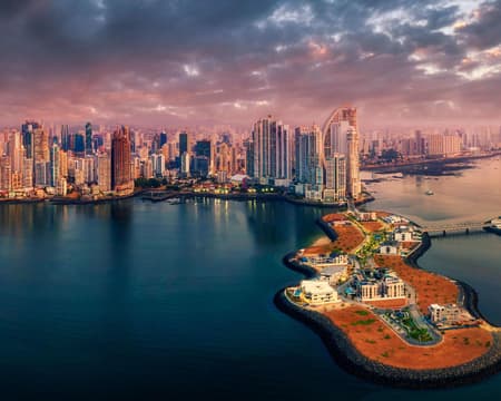 City tour and visit to the Panama Canal.